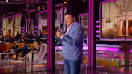 Semira i članove benda su odvojili i zadržali satima, a nakon ispitivanja su mu saopšili da mu se odbija ulazak u Švedsku i izriču dve godine zabrane ulaska u celu šengensku zonu