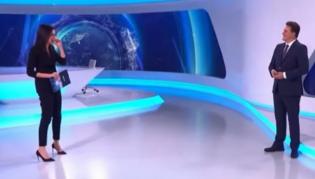 Iznenada je prasnula u smeh