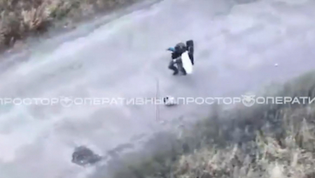 JEZIVO! Ukrajinci dronom ubili čak i psa! Snimljeno brutalno ubijanje civila!