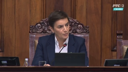 Predsednica Narodne skupštine Ana Brnabić reagovala je na izjavu poslanika Zeleno-levog fronta Radomira Lazovića, koji je izjavio da je predsednik Srbije Aleksandar Vučić „usamljen u Briselu“.