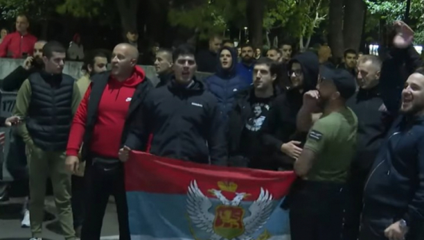 Narod u Crnoj Goriu na protestu protiv migranata