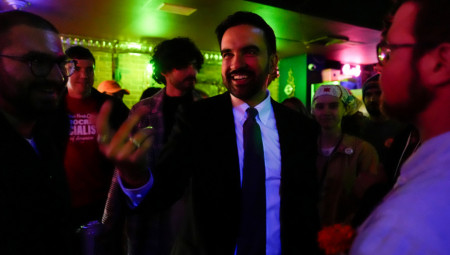 Zohran Mamdani, 34-godišnji demokratski socijalista, koji će uskoro stupiti na dužnost gradonačelnika Njujorka je ujedno i prvi muslimanski i južnoazijski lider tog grada