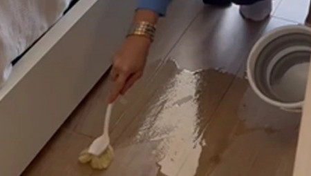 Fuge na pločicama često su najveći problem u održavanju doma. Čak i kada su pločice savršeno čiste, prljave, sivkaste ili požutele linije između njih odmah kvare utisak urednosti