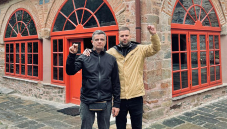 Možda prosečnom posetiocu smetaju ovakvi vremenski uslovi jer im kvare pogled, ali to samo može da se shvati kao najbolji mogući znak na jednom ovakvom svetom mestu za članove Magla benda