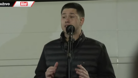 Veliki broj ljudi danas dočekao je 200 Srba koji već osmi dan pešače ka Novom Sadu na veliki narodni skup protiv blokada.