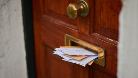 Čovek iz Kalifornije je pre nekoliko meseci našao misterioznu, rukom pisanu poruku, zakačenu za vrata svog stana.