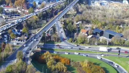 Na Pančevačkom mostu danas oko 13.15 sati je došlo do sudara, zbog čega su se stvorile velike gužve na toj deonici puta