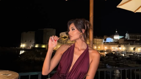 191 cm visoka Laura morala je da se sagne dok je uzimala hranu sa švedskog stola jer je plafon bio prenizak za nju