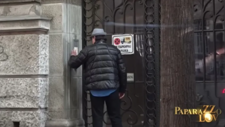 Nakon razvoda živi skromnim životom