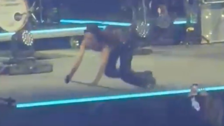 Obrukala se pred publikom