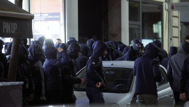 Muškarci u crnom u Zagrebu