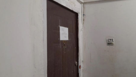 Nakon stravičnog ubistva na Novom Beogradu komšije porodice otkrile su šokantne tvrdnje o ženi uhapšenoj zbog ubistva majke. Kako smo prethodno pisali, M.A. (46) je osumnjičena da je oštrim predmetom presudila majci Zorici (64) u noći između nedelje i ponedeljka, novembra prošle godine  a da je telo nađeno u ponedeljak oko 18 sati.