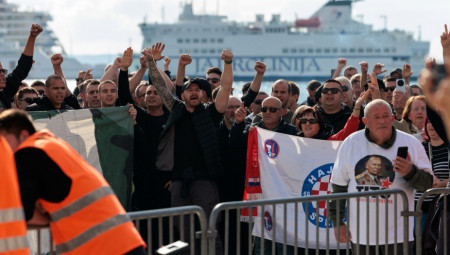 Nacionalizam nikada nije zapravo nestao iz Hrvatske, dugo je ostao latentan, a sada se ponovno širi, kaže hrvatski istoričar Ivo Goldštajn i ukazuje da je zemlja utonula u nacionalistički zanos što je rezultiralo sve češćim napadima na srpsku manjinu