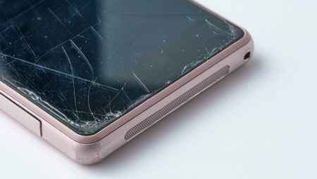 Sitne ogrebotine na staklu su česta i dosadna pojava