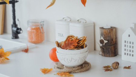 Na prvi pogled, činija sa voćem deluje kao običan detalj u kuhinji ili trpezariji, ali prema feng šuiju, ona ima mnogo dublje značenje