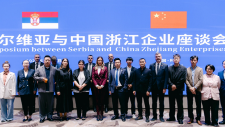 Potpredsednica vlade i ministarka privrede Adrijana Mesarović istakla je veliko interesovanje 32 kineske kompanije iz tekstilne industrije za investiranje u Srbiji. Prednosti uključuju 0% carinske stope na uvoz sirovina, komparativne prednosti i Sporazum o slobodnoj trgovini sa Kinom, dok se očekuje poseta investitora u narednom periodu.