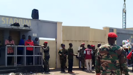 Šest osoba poginulo je tokom stampeda koji se dogodio na stadionu u Akri, gde je održavana vojna vežba regrutacije, saopštila je danas Ganska vojska