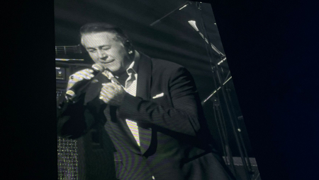 U Sava Centar stigao je sam, pozdravio ekipu novinara koji su došli kako bi ispratili ovaj događaj, i nastavio svojim putem