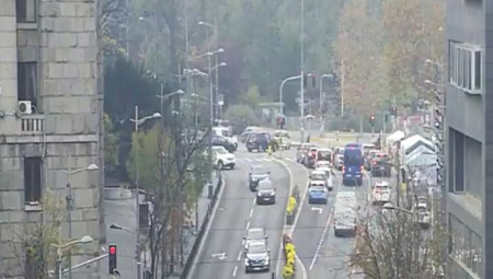 Promet v Beogradu poteka nemoteno pred srbsko skupščino