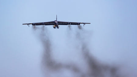 Strateški bombarder B-52H Stratofortress američkog vazduhoplovstva približio se ruskoj granici tokom velike NATO vežbe „Bomber Task Force Europe 26-1“, izazvavši oštre reakcije iz Moskve i protestnu notu ruskog Ministarstva spoljnih poslova upućenu Finskoj