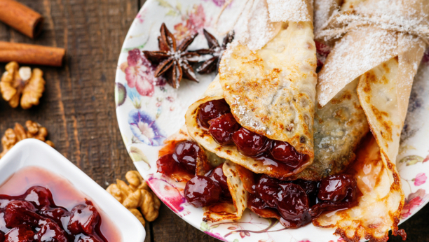 palačinke sa džemom i orasima