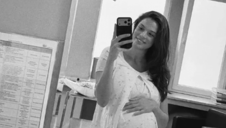 Ranije je bila u braku sa sinom Veselina Barovića, Milošem, sa kojim ima troje dece