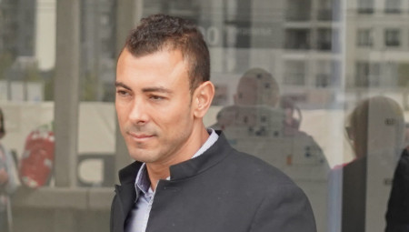 Kaskader Uroš Ćertić v Beogradu z mačeto napadel moškega, policija ga išče