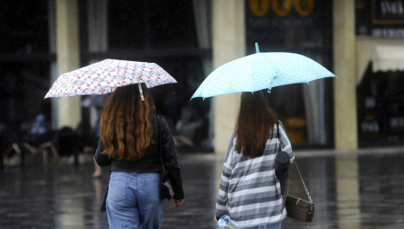 PRIPREMITE KIŠOBRANE Stiže zahlađenje sa kišom, a evo kada će početi da pada sneg