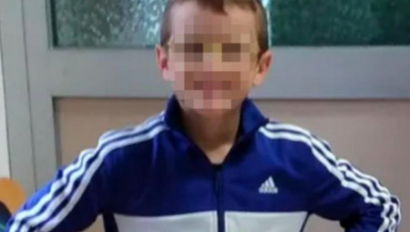 Olena S. je prekjuče ubila svog devetogodišnjeg sina Đovanija prerezavši mu vrat u gradiću Muđa, nedaleko od Trsta u Italiji.