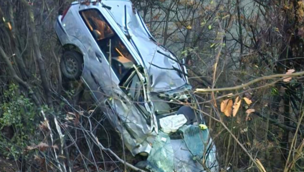 auto sleteo u provaliju