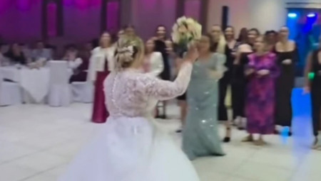 Na jednom venčanju u Posušju, u Bosni i Hercegovini, dogodila se scena koja je iznenadila sve prisutne i ubrzo postala hit na društvenim mrežama
