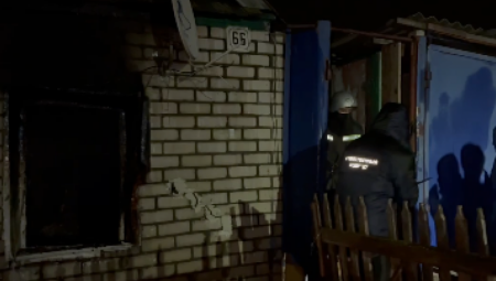 Dete, tinejdžer i dvoje odraslih poginuli su u požaru u gradu Jeršov u Saratovskoj oblasti.