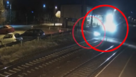 Kod Budimpešte dogodila se stravična nesreća kada je brzi voz udario u automobil u kojem su se nalazilo petoro mladih ljudi