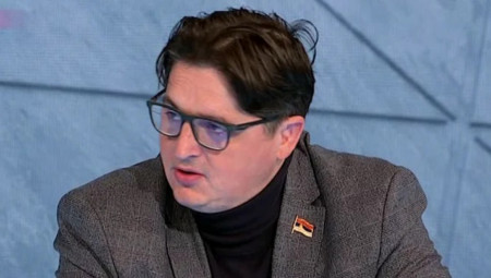 Predsednik skupštinskog Odbora za pravosuđe, državnu upravu i lokalnu samoupravu Uglješa Mrdić najavio je danas da će borbu za istinu i pravdu nastaviti kroz predlog za usvajanje seta pravosudnih zakona kako bi, pored ostalog, svi odgovorni za pad nadstrešnice bili procesuirani.