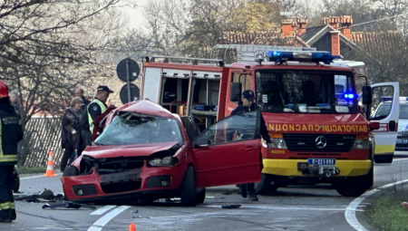 MLADIĆ (19) STRADAO U SUDARU KOD ČAČKA Prvi detalji i slike sa mesta nesreće, četvoro povređeno, od toga dvoje dece