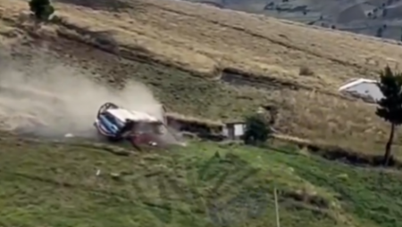 Najmanje 12 osoba je poginulo, a 10 je povređeno u saobraćajnoj nesreći u centralnom Ekvadoru, saopštila je sinoć agencija za vanredne situacije te zemlje