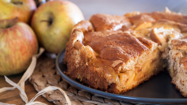 kolač sa jabukama