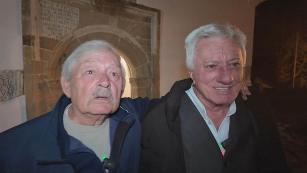 Pomirenje prijatelja u crkvi