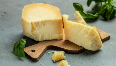 Švajcarski sir grijer proglašen je za najbolji sir na svetu na ovogodišnjem svetskom takmičenju "World Cheese Award 2025"  koje je održano u Bernu.