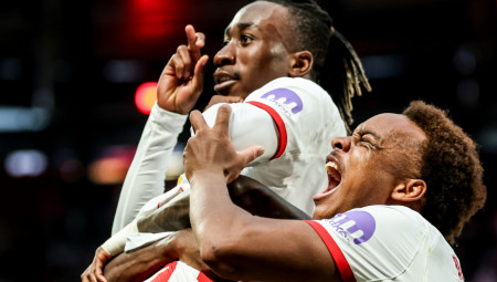 Mladi fudbaler na ceni.