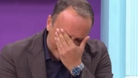 U jednom trenutku glumcu su pokazali fotografiju majke, a on je briznuo u plač