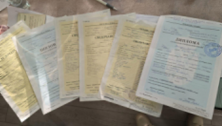 Kao pripadnici organizovane kriminalne grupa koja je uhapšena po nalogu Javnog tužilaštva za organizovani kriminal u saradnji sa MUP SBPOK uhapšena su i dva policajca i jedan komunalni milicajac.