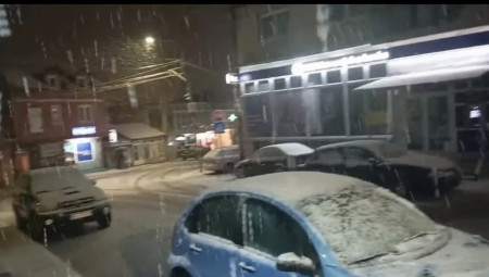 Loši vremenski uslovi često dovode do zamagljivanja stakala, što otežava uočavanje drugih automobila, čak i onih sa upaljenim svetlima