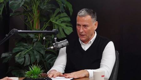 Skorašnji događaji na fudbalskoj utakmici između Crne Gore i Hrvatske u Podgorici otvorili su snažnu društvenu raspravu o granicama mržnje, dostojanstva i ćutanja institucija. Dok je region još pod utiskom uvredljivih poruka i ustaških pokliča koji su se prolomili tribinama, Željko Čurović, u ime Saveza Srba iz Crne Gore, ukazuje na dublje i opasnije procese koji prevazilaze jedan sportski incident - procese u kojima ćutanje postaje saučesništvo, a relativizacija mržnje postaje norma.