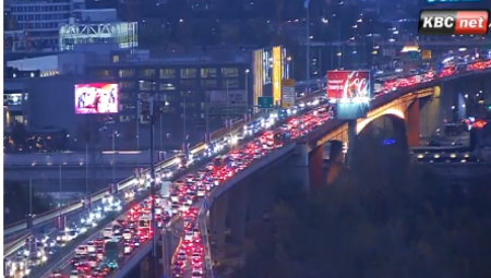 Svi koji su prošli u popodnevnim časovima privatnim ili gradskim prevozom po ulicama prestonice, mogli su se uveriti da je popodnevni špic uzeo maha, te su se gužve stvorile na više pravaca