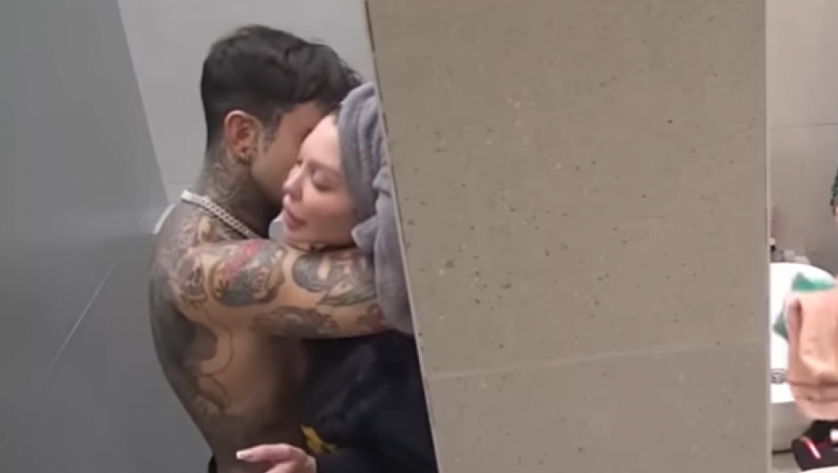 Maja Marinković i Filip Đukić u toaletu 