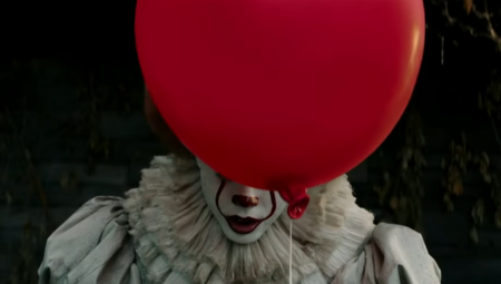 Roman Stivena Kinga „To“ počeo je da se povlači iz prodaje na sajtovima ruskih onlajn tržišta i sa polica knjižara, piše ruska agencija TASS