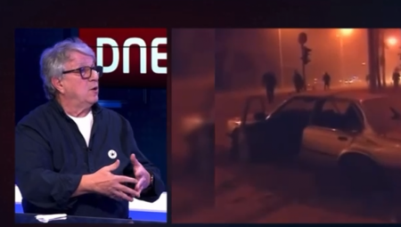 Na mediju koji svakodnevno širi blokadersku propagandu, novinar Rade Radovanović zajedno sa vodteljem govorio je o srpskoj policiji ističući da ona nije "prijatelj", a zatim negirao da je za NATO agresiju 1999. glavni krivac NATO već je rekao da je kriv Slobodan Milošević.