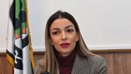 Potpredsednica Vlade i ministarka privrede Adrijana Mesarović najoštrije je osudila nasilje opozicionih političara ispred Narodne skupštine