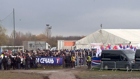 Predsednik Republike Srbije Aleksandar Vučić ponovo je među svojim narodom. Građani opštine Sečanj u Jaši Tomiću su se okupili u velikom broju da ga dočekaju i pruže podršku